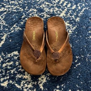 Women's Vionic Flip Flop sandals - Copper - Size 8